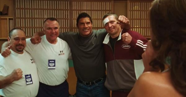 Появился трейлер фильма "Машина для боев" с Дуэйном Джонсоном и Александром Усиком