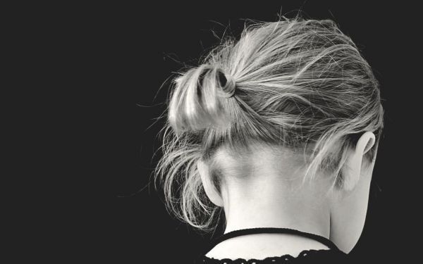 На Николаевщине 9-летнюю девочку изнасиловал родной брат