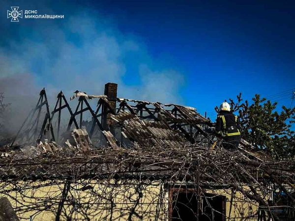 Сегодня на рассвете под Николаевом полицейские спасли на пожаре немощного мужчину