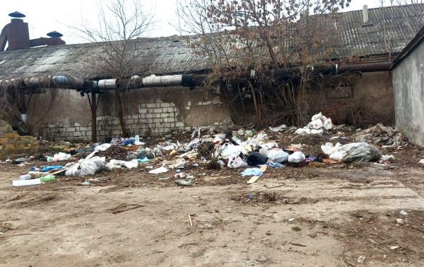 Мусорная аномалия: почему на улице Безымянной в Николаеве всегда грязно?