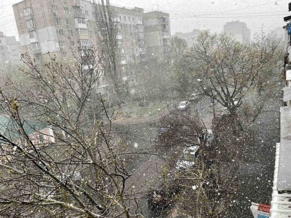 С утра Николаев засыпает снегом – его принес полярный вихрь. Фото