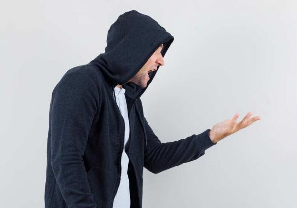 В Николаеве посетитель попытался ограбить хостел — его скрутили очевидцы