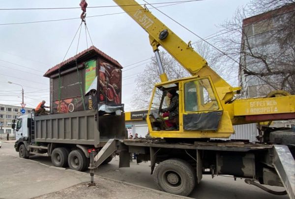 В Николаеве уберут 10 незаконных будок и терминалов — решение исполкома