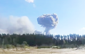 На крупнейшем арсенале под Москвой вторые сутки все взрывается и пылает