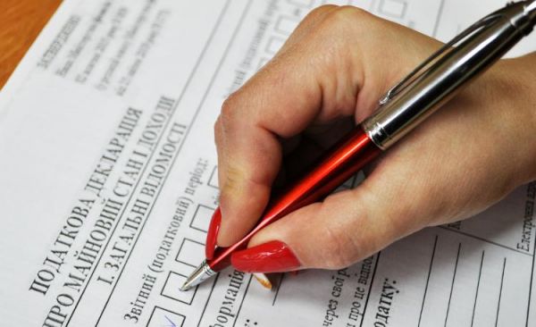 На Николаевщине сельская староста со скромными доходами не задекларировала 3 квартиры и дом