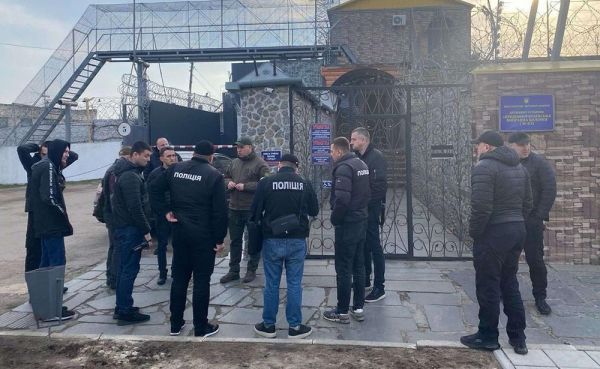 В колонии под Пивденноукраинском разоблачили "авторитетов" — вмешалась полиция и оперативники