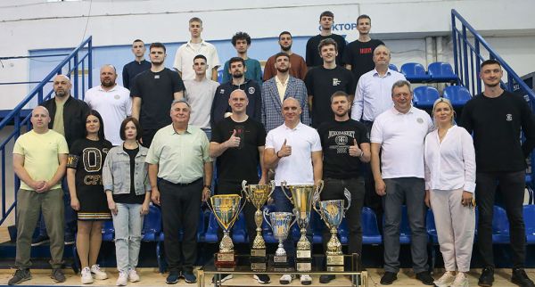 «Нико-Баскет» подает заявку на суперлигу 2025-2026. Фоторепортаж чествования команды