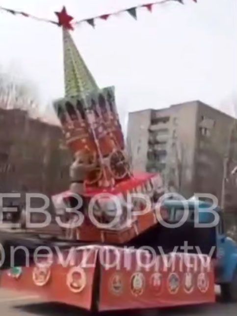 Московский Кремль не выдержал парад 9 мая. Видео