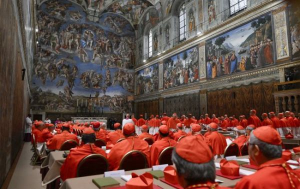 Папу выбрали: в Ватикане голосование конклава завершилось белым дымом