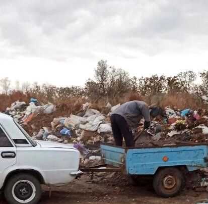 На Николаевщине наказали пятерых человек, которые превращали обочины дорог в мусорную свалку