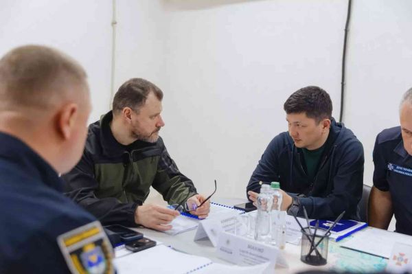 Сегодня Виталий Ким беседовал с министром МВД