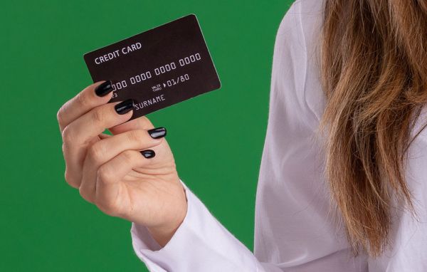 На Николаевщине женщину будут судить за кражу с карты подруги 80 тысяч гривен