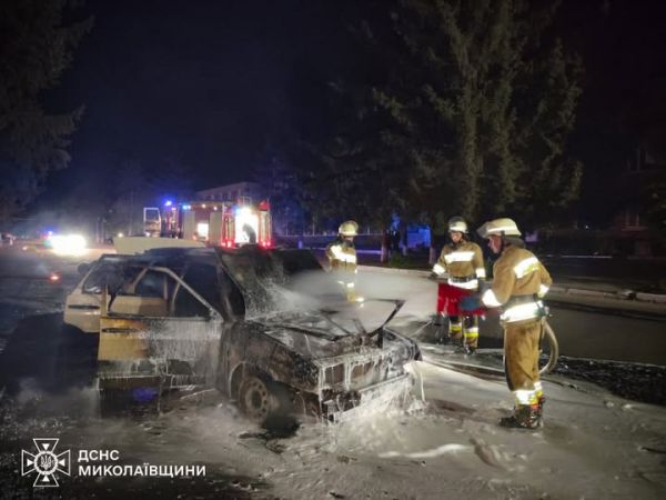 Из девятиэтажки эвакуировали жильцов, сгорели ВАЗ и 9 гектаров сухостоя – пожары в Николаевской области