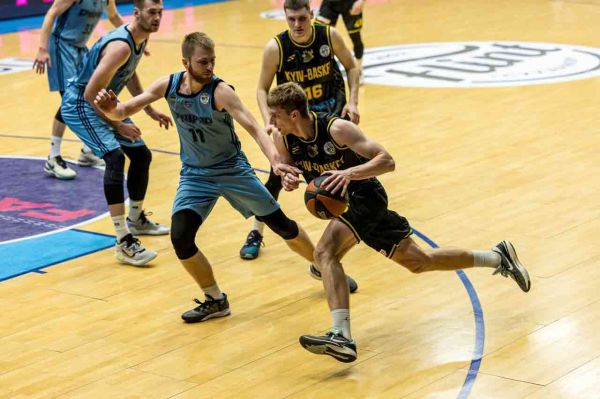 Пять экс-игроков николаевских команд сыграли в «золотой серии» баскетбольной суперлиги