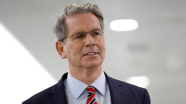 Министр финансов США Бессент тоже считает путина военным преступником