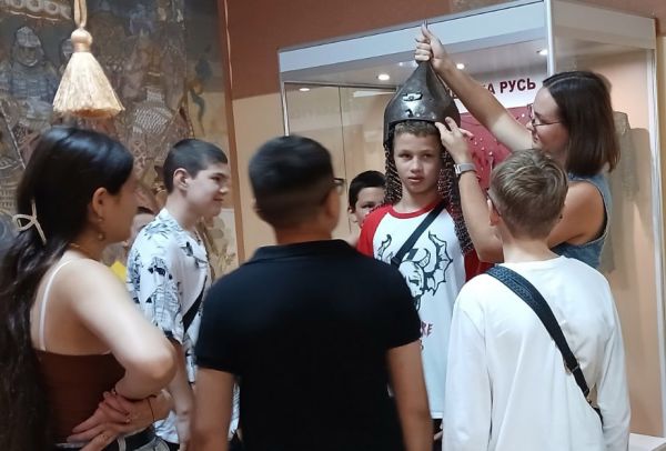 1 сентября в Николаевский краеведческий музей пришли 20 классов из разных школ (фото)