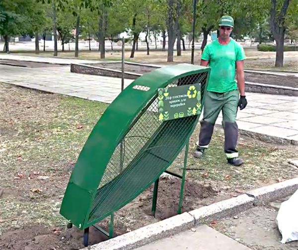 В Николаеве устанавливают боксы-листочки для сбора пластиковых крышек