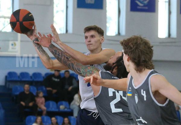 "Нико-Баскет" и "Кривбасс" в Николаеве провели последний контрольный поединок перед стартом баскетбольной суперлиги. Фото