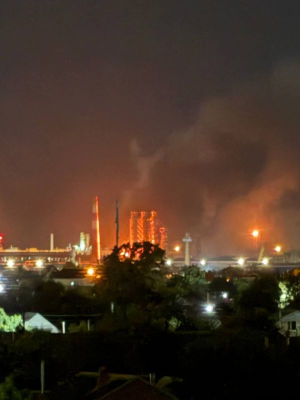 Под Краснодаром пылает НПЗ, который снабжает российскую армию дизтопливом