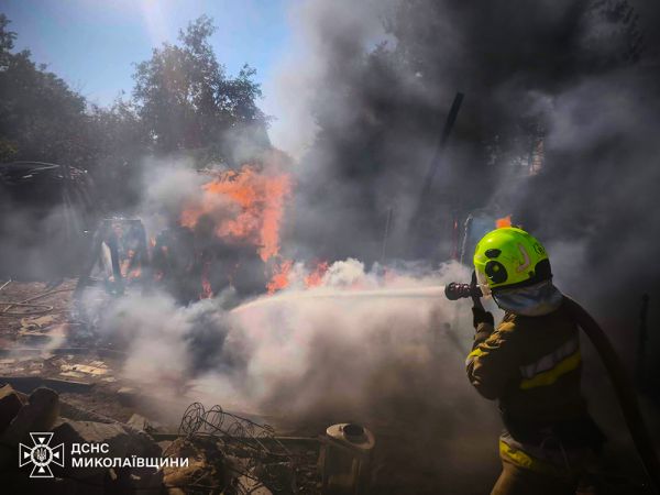 В курортном Коблево из горящего дома эвакуировали десять человек