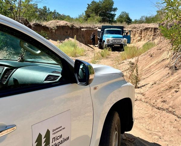 Под Николаевом песчаных браконьеров поймали на месте многолетней добычи