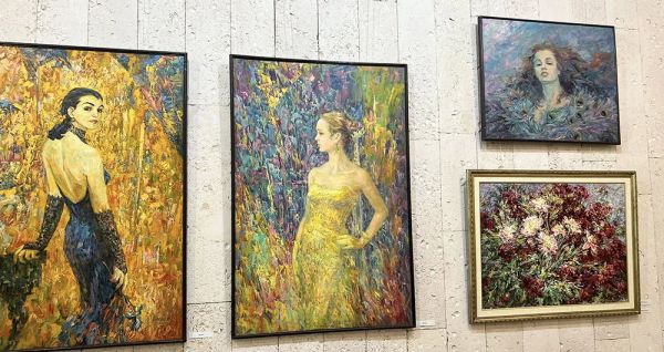 В Николаеве открылась выставка Ольги Артим — художницы, которая умеет видеть прекрасное в обыденном