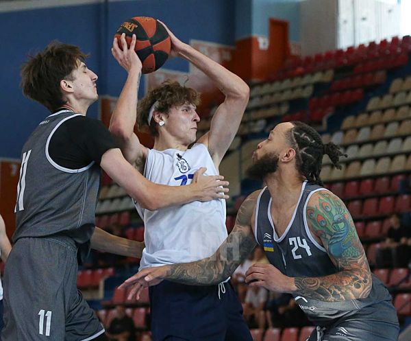 «Нико-Баскет» – «Кривбасс»: все решилось в последние полминуты контрольного поединка. Фотогалерея