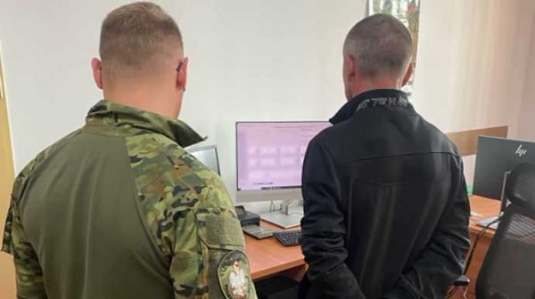 В Польше решили депортировать шестерых украинцев – пятеро уже выехали