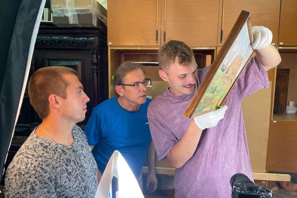 Возвращение из Парижа: в Николаеве оцифровали 22 картины художника и мецената Леонида Инглези