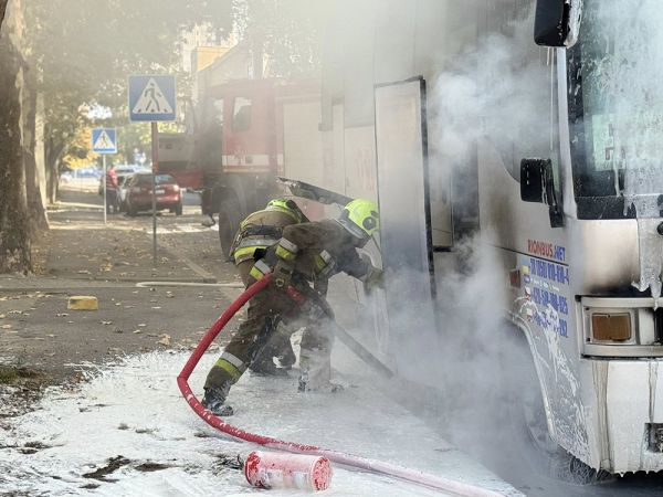 В центре Николаева загорелся пассажирский автобус (фото)