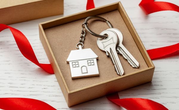 Украинцы, получившие до 2013 года право собственности на недвижимость, должны сами перерегистрировать его