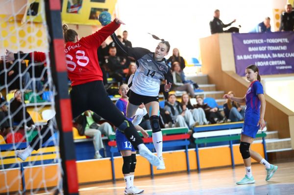 Воздушная тревога и ОРВИ – гандболистки николаевского «Реала» провели тяжелый поединок со «Спартаком»