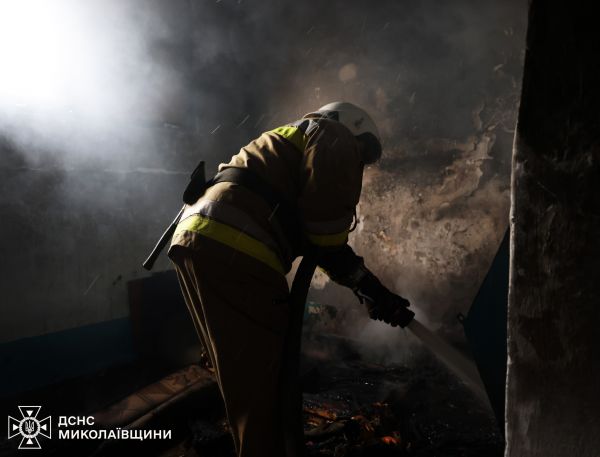 Над Николаевом поднялся дым с девятого этажа жилой высотки