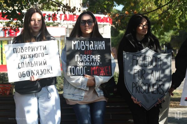 В Николаеве прошла акция в поддержку защитников, находящихся в российских застенках