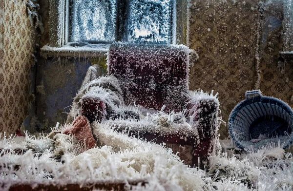 Панельки замерзнут первыми: сколько часов выстоит ваш дом без тепла