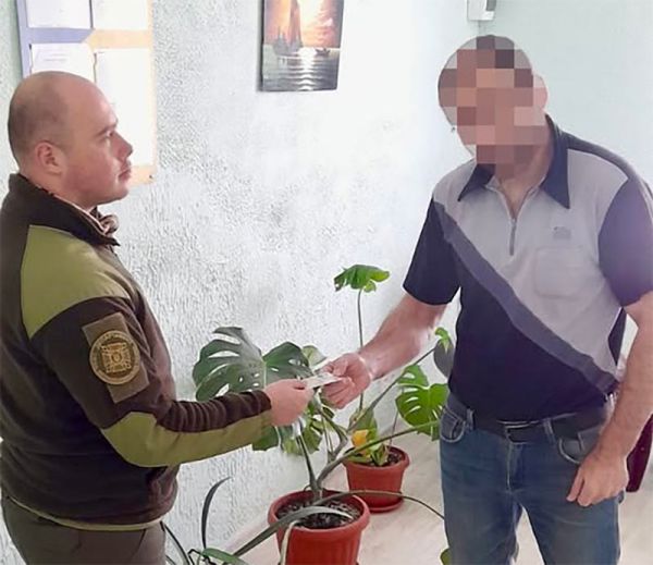 В Николаевском СИЗО осужденным выдают украинские паспорта