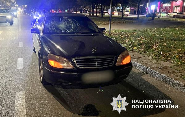 В центре Николаева 21-летний водитель Mercedes сбил 17-летнего парня на пешеходном переходе