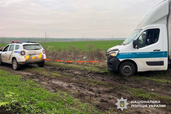 Водительница грузовика из Киева заблудилась и застряла в полях на Николаевщине