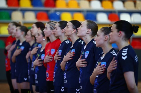 Гандболистки николаевского «Реала» начали 4-й тур в Ривне