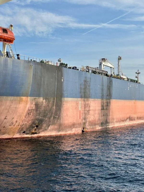 Борт танкера «теневого флота» рф получил пробоины. Фото