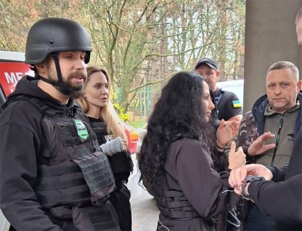 Анджелина Джоли на Николаевщине и «туалетная версия»: ТЦК выдало свой вариант событий