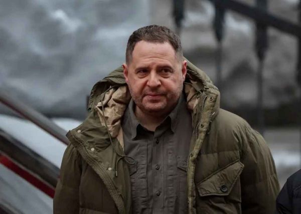 Андрей Ермак говорит, что идет на передовую. Кто его заменит