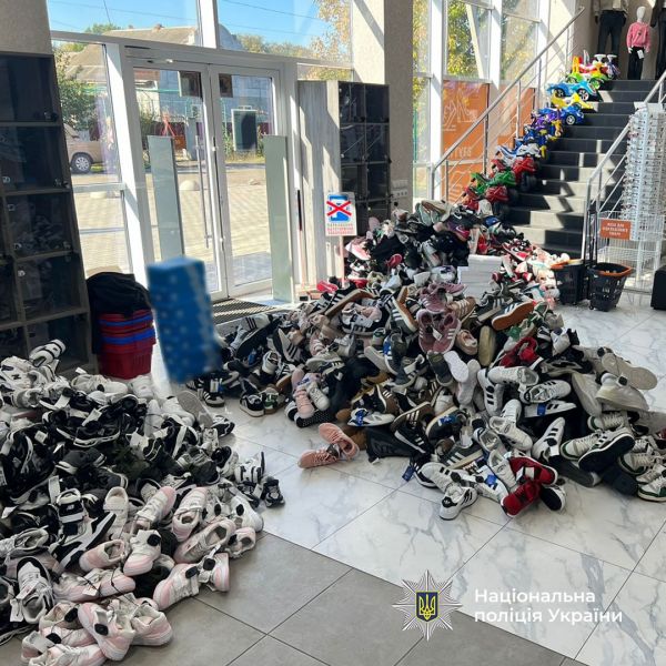 Полиция накрыла сеть брендовой спортивной одежды с филиалом в Николаеве (фото)