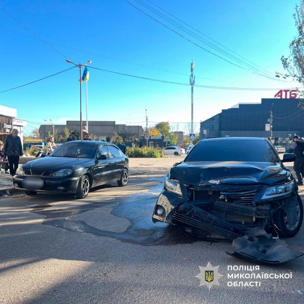 В Николаевской области водитель на «Тойота камри» сбил женщину и девочку. Фото