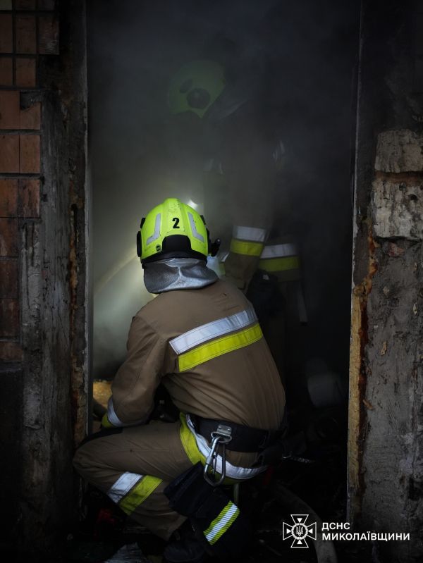 В Николаевской области в жилых домах горели крыша и подвал