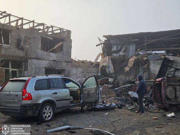 Последствия атаки в Николаев. Утреннее фото