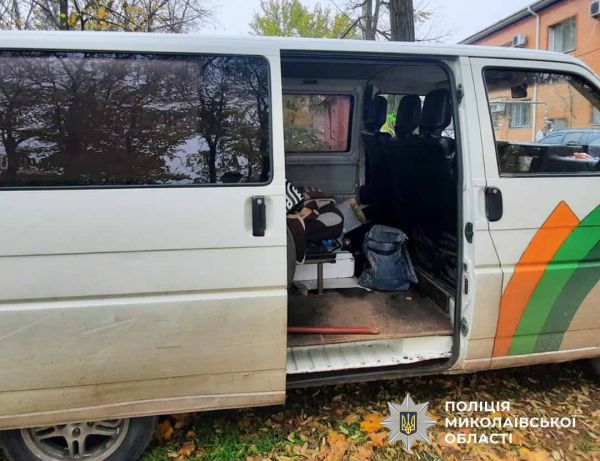 На Николаевщине обокрали автомобиль, который хозяин оставил открытым во дворе многоэтажки. Вору грозит 8 лет