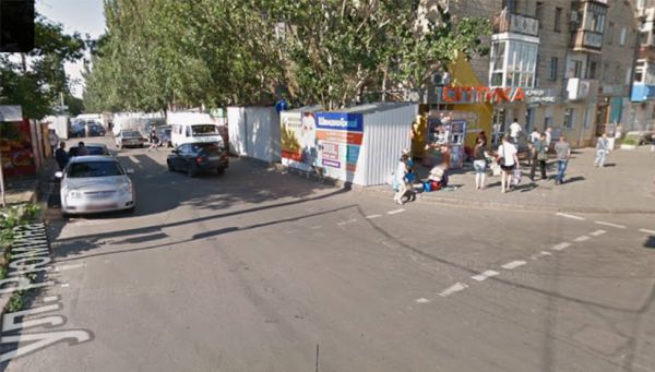 Возле рынка в Николаеве уберут еще четыре больших самовольных киоска