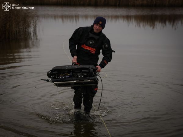 В Николаевской области разминировали водоем с помощью подводного робота. Фото