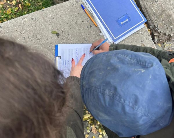 Николаевская полиция нашла рабочих, которые сбрасывали строительный мусор с Варваровского моста в реку